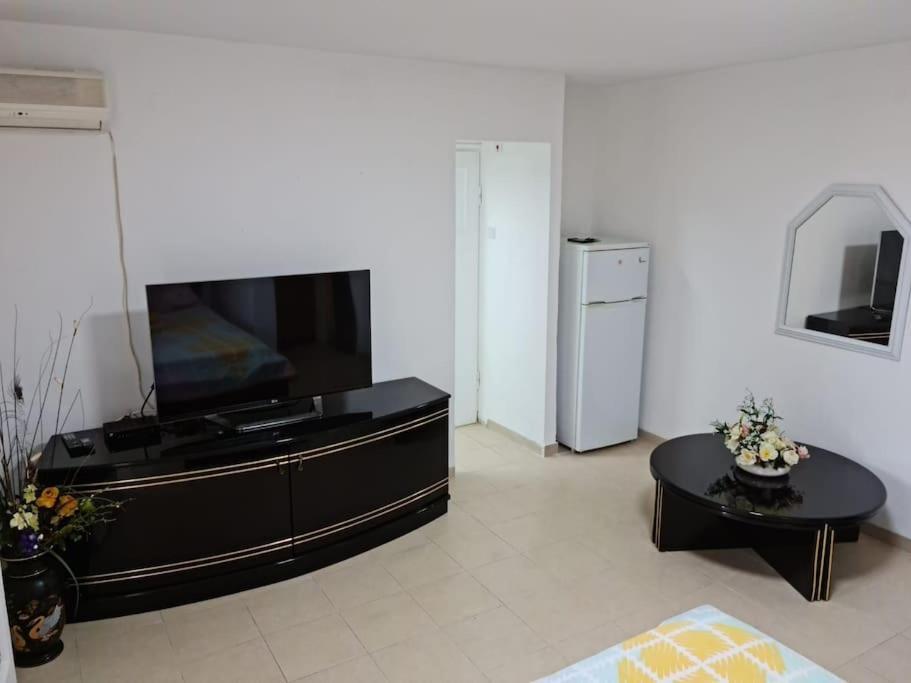 Beautiful Studio Apartment By The Sea 60-10 Haifa Bagian luar foto